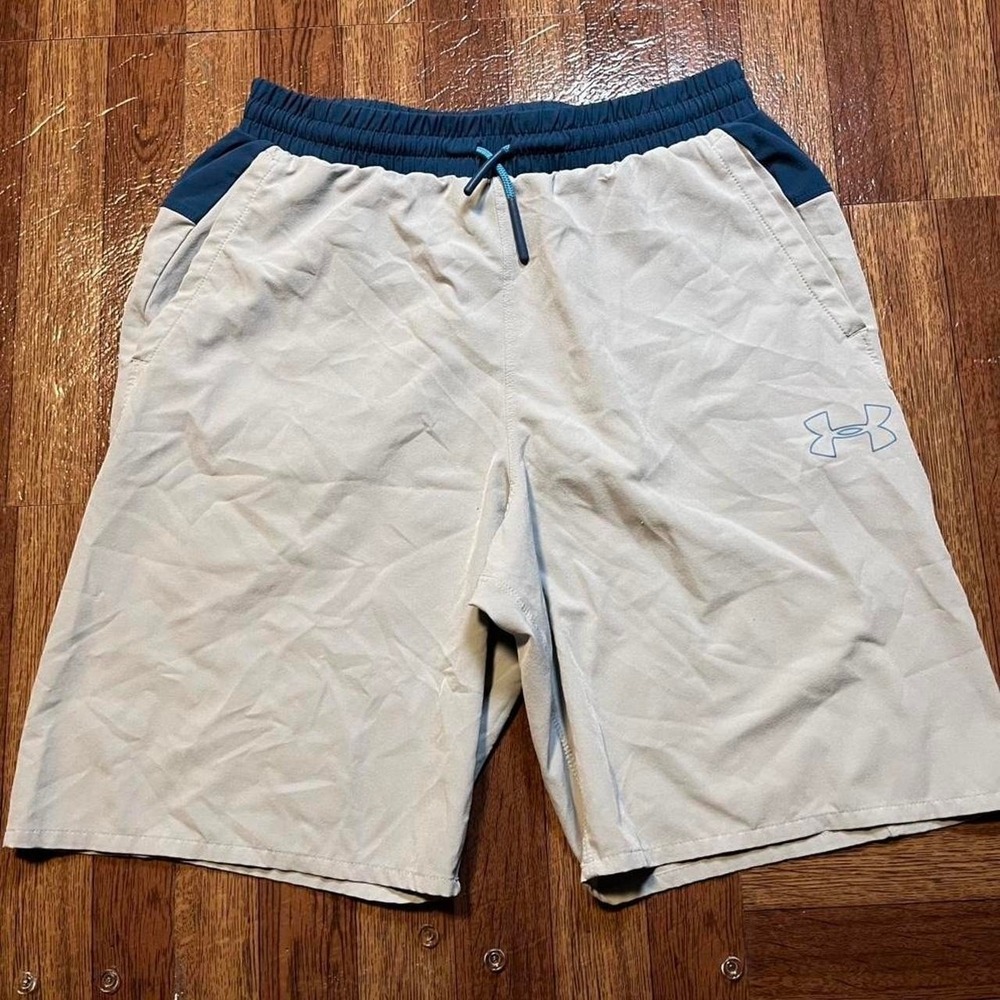 Under‎ Armour Grey Heat Tech Retro Running Train Shorts Youth XL (14)